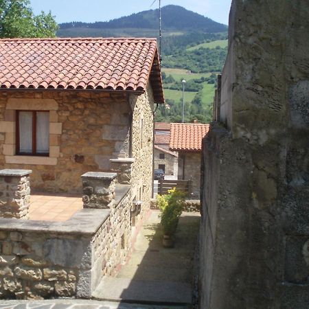 Apartamentos Rurales La Casa Vieja De Alceda Exteriör bild