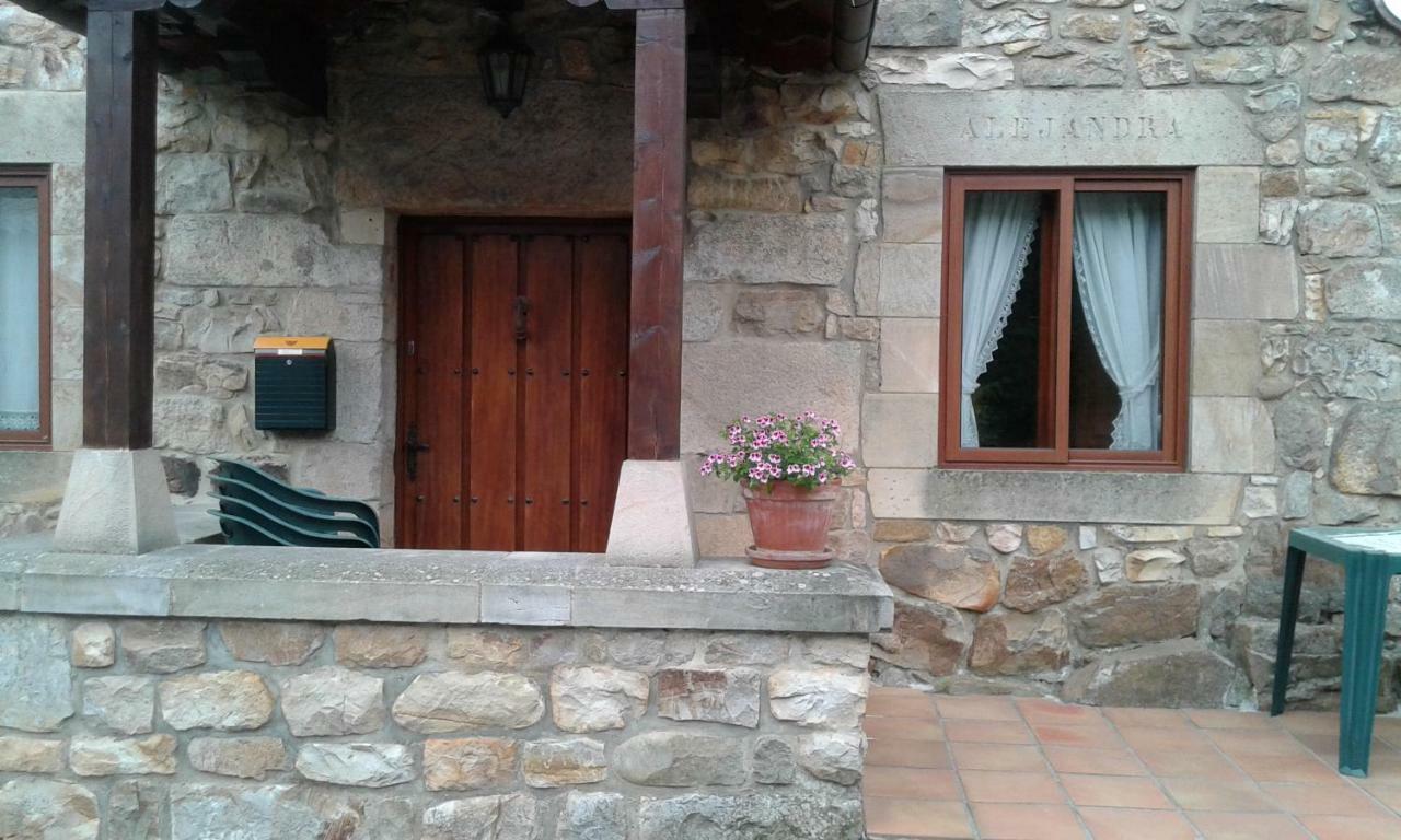 Apartamentos Rurales La Casa Vieja De Alceda Exteriör bild